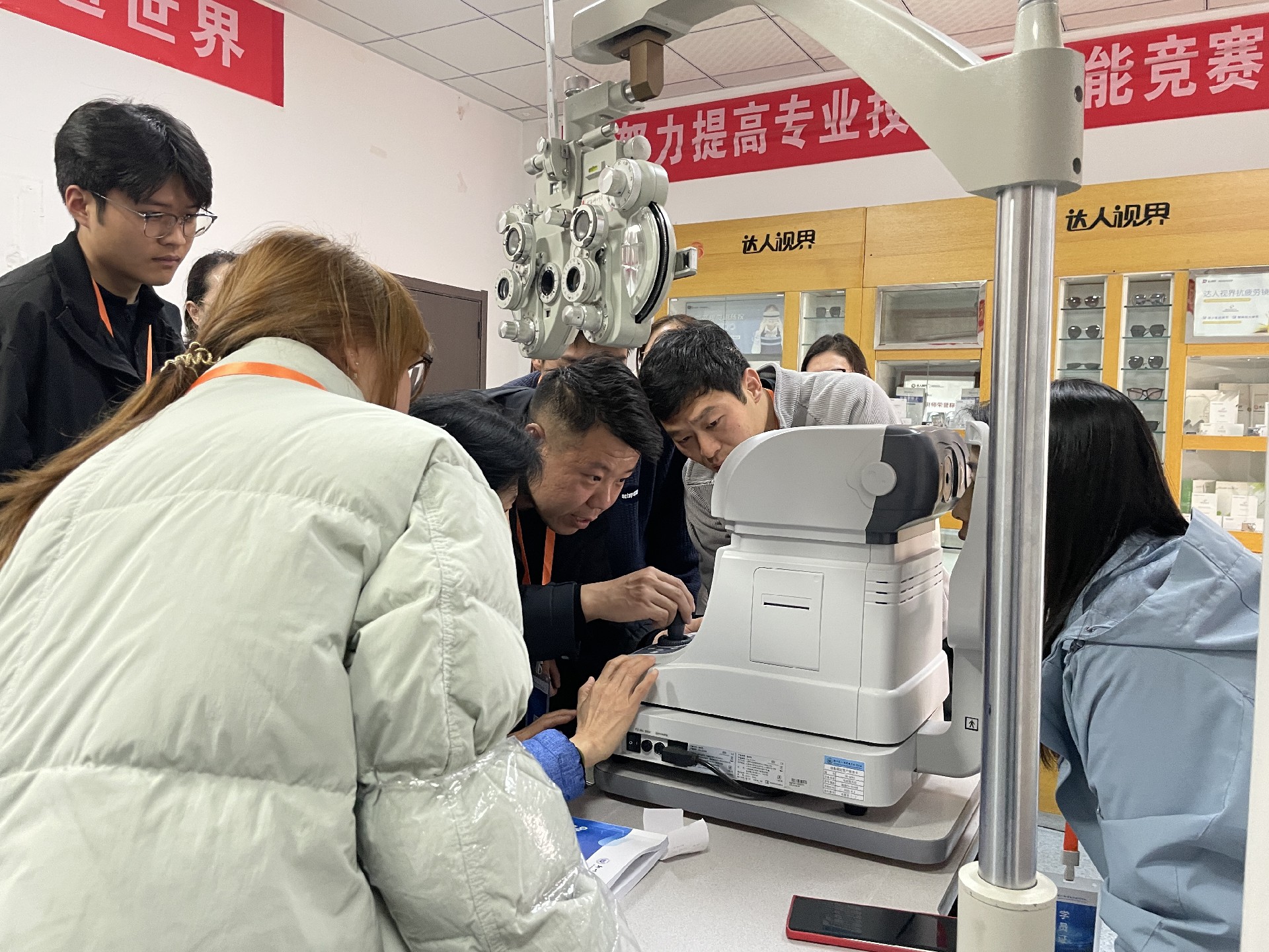 1774230983165463.jpg 眼镜验光师培训哪里学