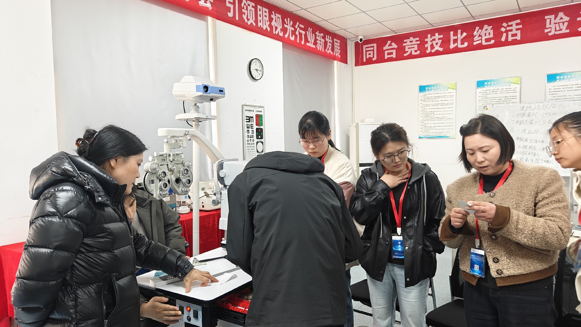 1774231042151192.jpg 眼镜验光师培训哪里学
